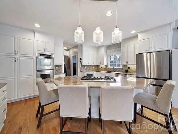 4th image of 450 Serendipity Dr