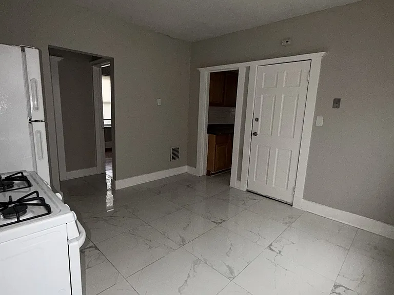 85 Morris St #2 — Photo 2