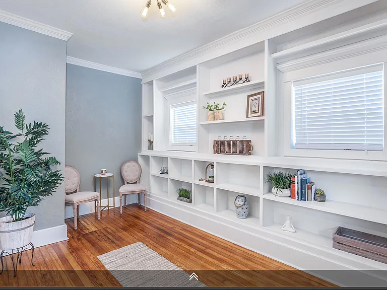 1502 Kirby Ave — Photo 3