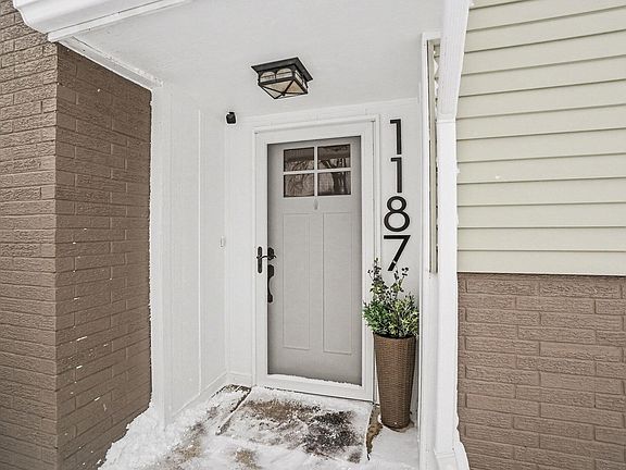 3rd image of 1187 Yorkshire Dr