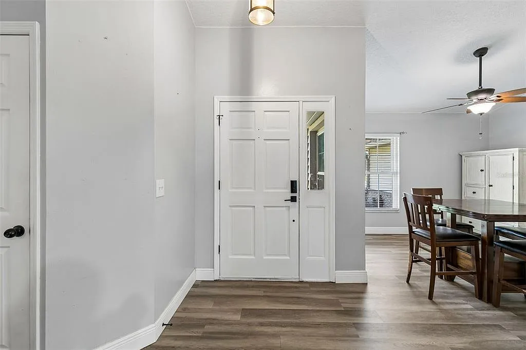 3 bed, 2.0 bath, 1441 sqft, $2,850 — Photo 4
