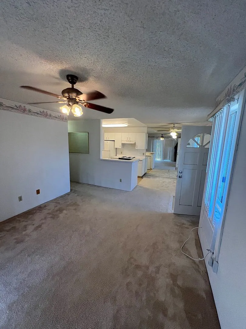 Spacious 2 bd 2ba 1 Prkg Townhouse @ Parkview at Waikele — Photo 3