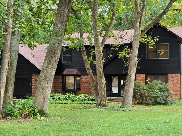 1914 S Hunters Ridge Ln, Greenwood, IN 46143