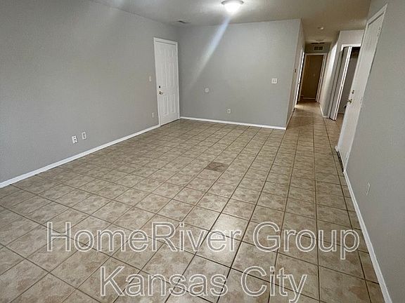 3rd image of 2830 Kensington Ave
