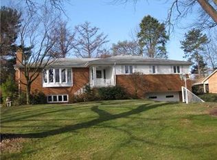 2430 Huntington Dr, Pittsburgh, PA 15241