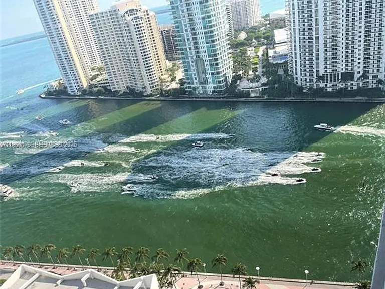 300 S Biscayne Blvd #T-2514 — Photo 15