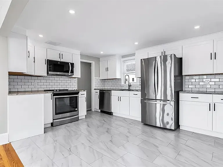 212 Cambridge Rd — Photo 10