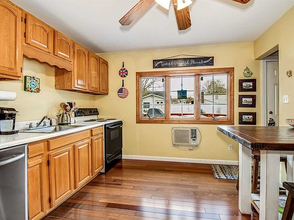 3rd image of 19 Seaton St