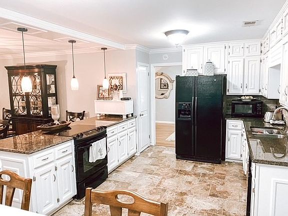 4th image of 306 Peterson Cir