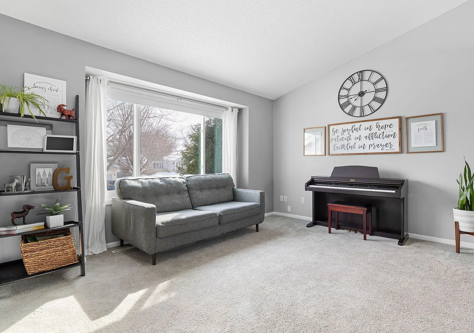 Spacious 5 Bed, 2 Bath Split-Level Home Near Bishop Elementary — Photo 4