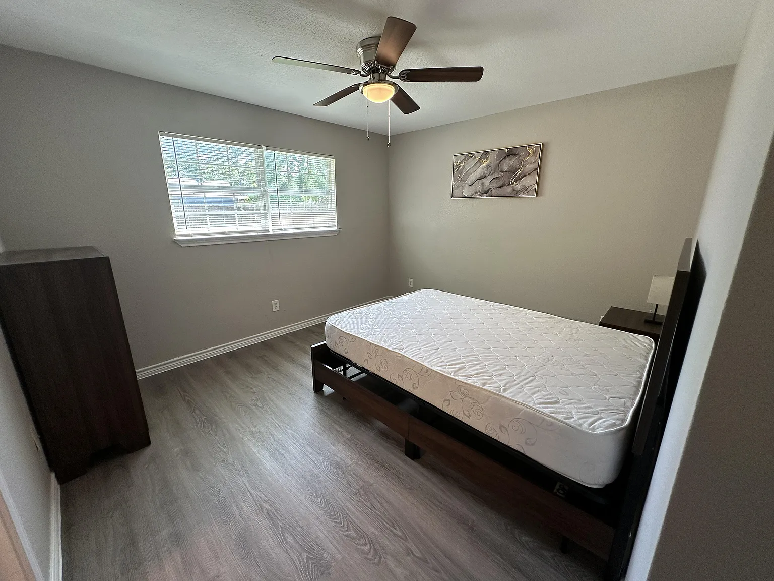 4 bed, 4.0 bath, 1150 sqft, $1,001 — Photo 2