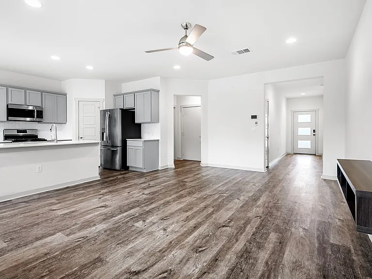 8025 City Top Blvd — Photo 3