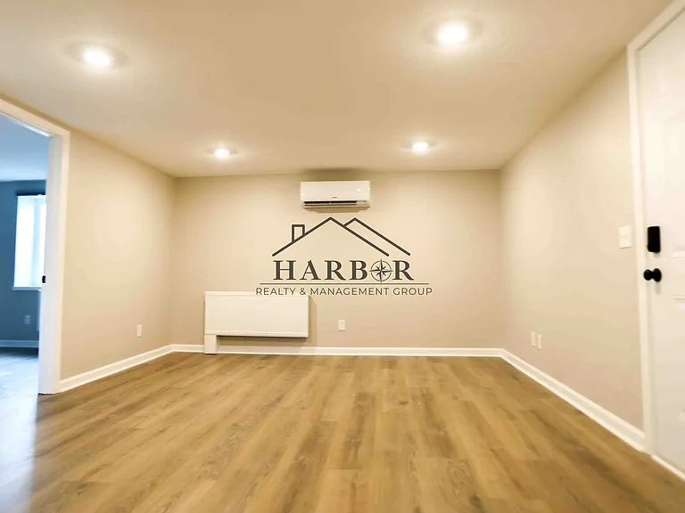 319 14th St SW-Move in Special! 1/2 off your first month of rent!! — Photo 4