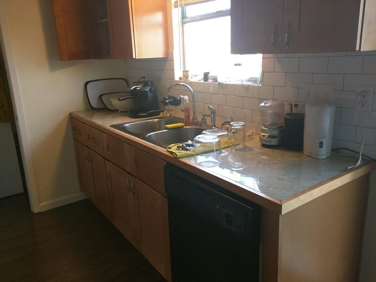 Building Photo - 3416 Lynridge Dr #B