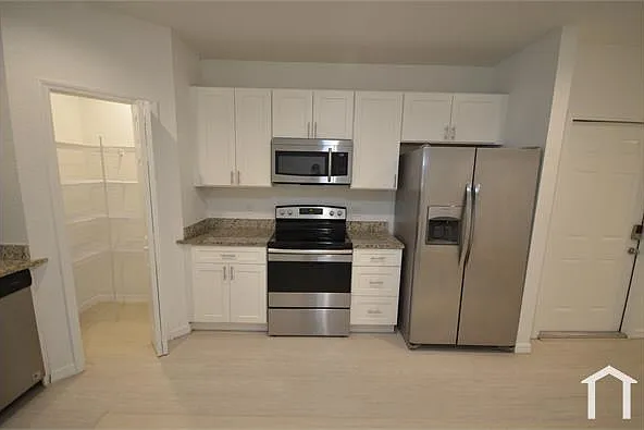 3303 Armstrong Ct — Photo 6