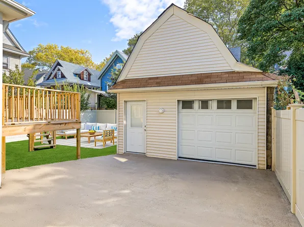 453 Stratford Road image 10 of 28