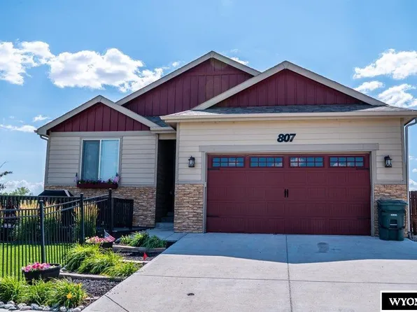 807 Flicker St, Douglas, WY 82633