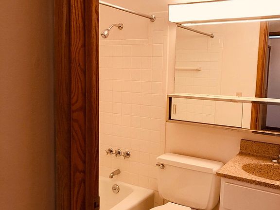 3rd image of 2570 N Maryland Ave APT 203