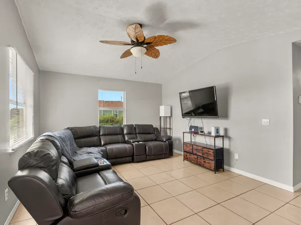 1175 12th Court SW, Vero Beach, FL 32962