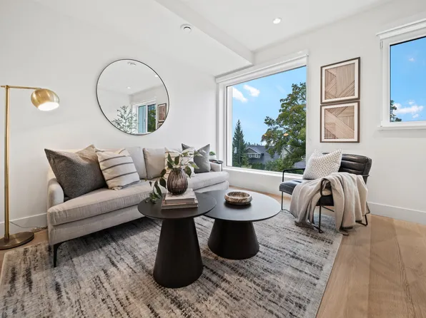 140 Woodstock Ave W, Vancouver, BC V5Y 2R7
