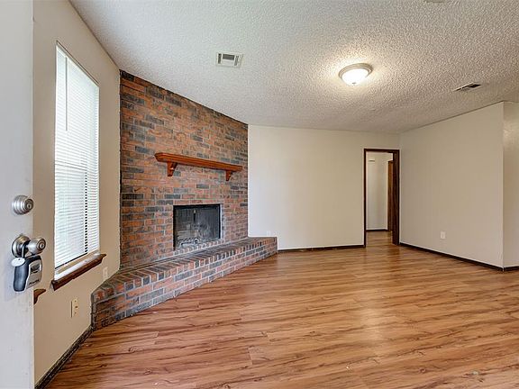 3rd image of 212 Skylark Ct #214