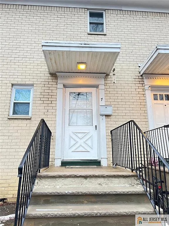 Building Photo - 406 Cranbury Rd #7