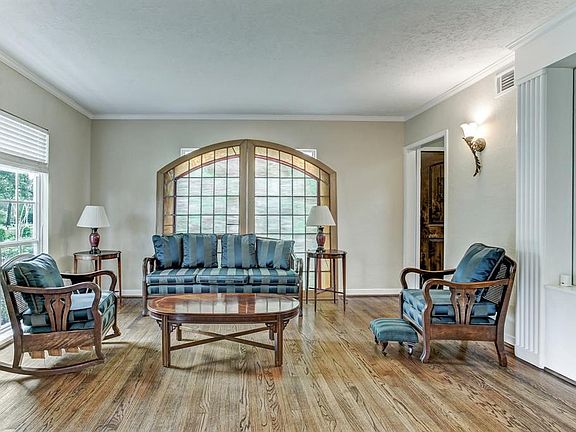 4th image of 714 Garden Oaks Blvd