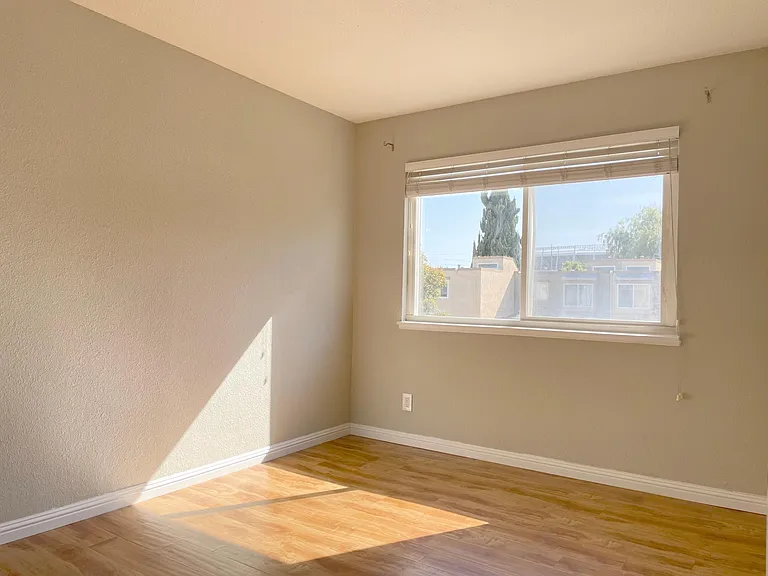 5090 Plaza Corona — Photo 12