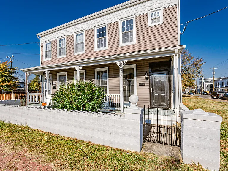 2822 Q St — Photo 3