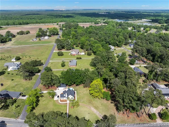 608 N East St, Roseboro, NC 28382