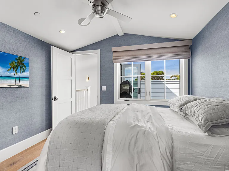 Guest bedroom with its own bathroom