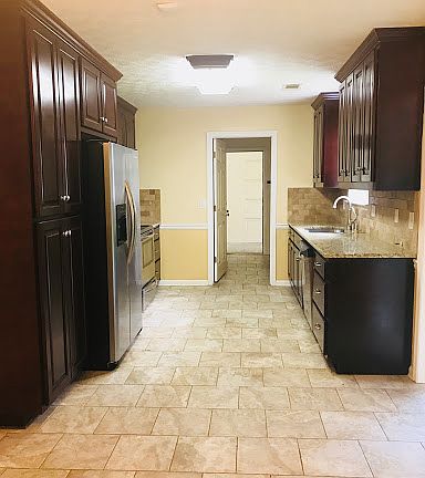 4th image of 722 Lee Road 550