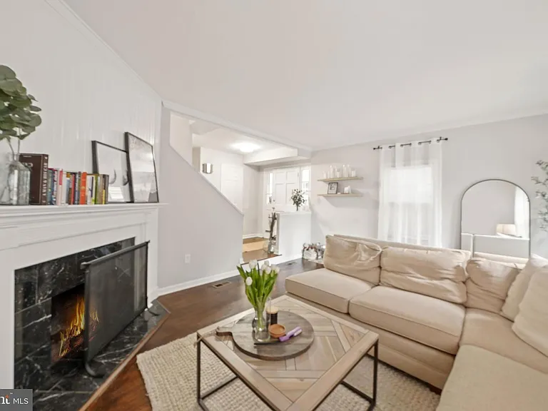 1020 Powhatan St — Photo 2