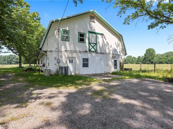 40175 Banks Rd, Grafton, OH 44044