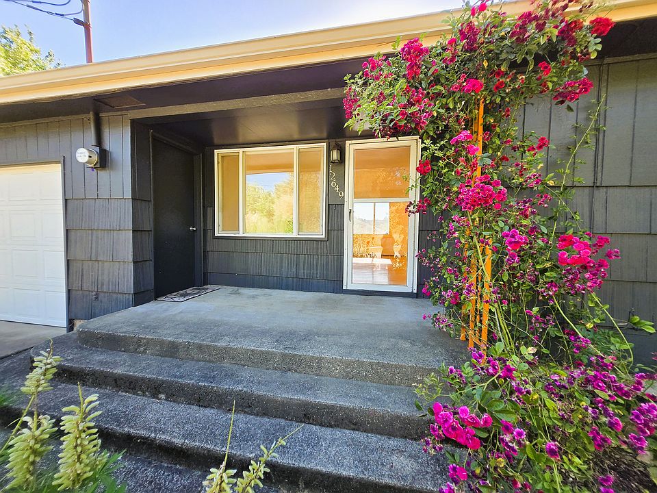 Welcome to North Burien! This mid century charmer has been well-loved and ready for its next chapter. Lovely wide front porch and beautiful rose trellis.