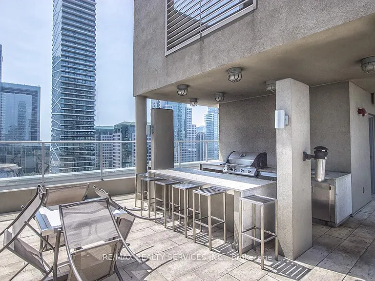 21 Nelson St #226 — Photo 33