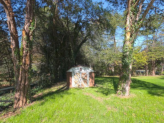 4th image of 10421 Pinedale Dr