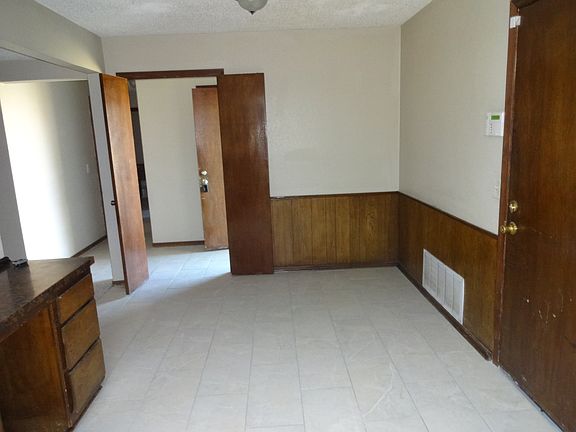 5th image of 3220 SE 56th St