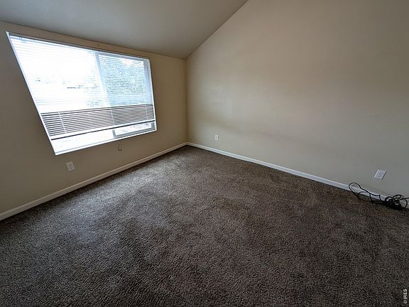 4th image of 221-303 Hamilton St