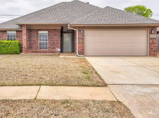 2625 Amber St, Moore, OK 73160