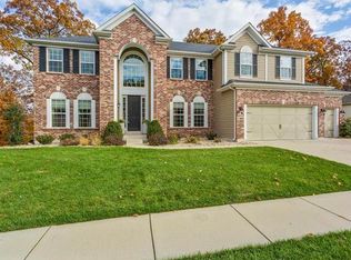 835 Arbor Chase Dr, Ballwin, MO 63021