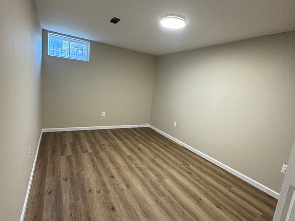 5th image of 16 Masters Dr #Basement
