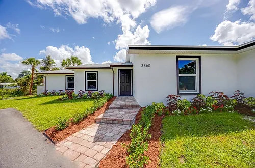 3860 Outer Dr Photo 1