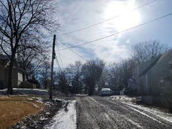 Exterior Neighborhood (street photo)