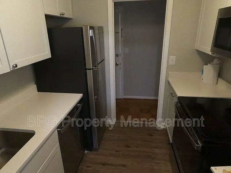 1 bed, 1.0 bath, $1,395 — Photo 2