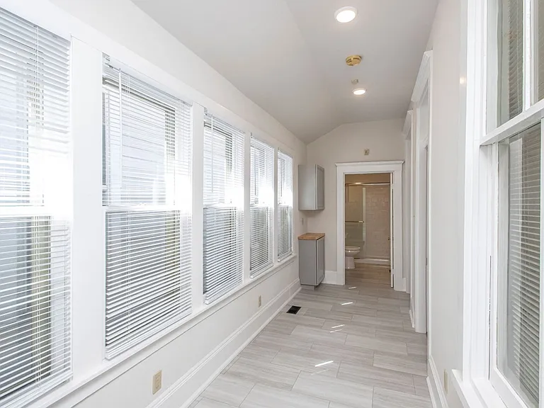 112 S Pulaski St — Photo 17