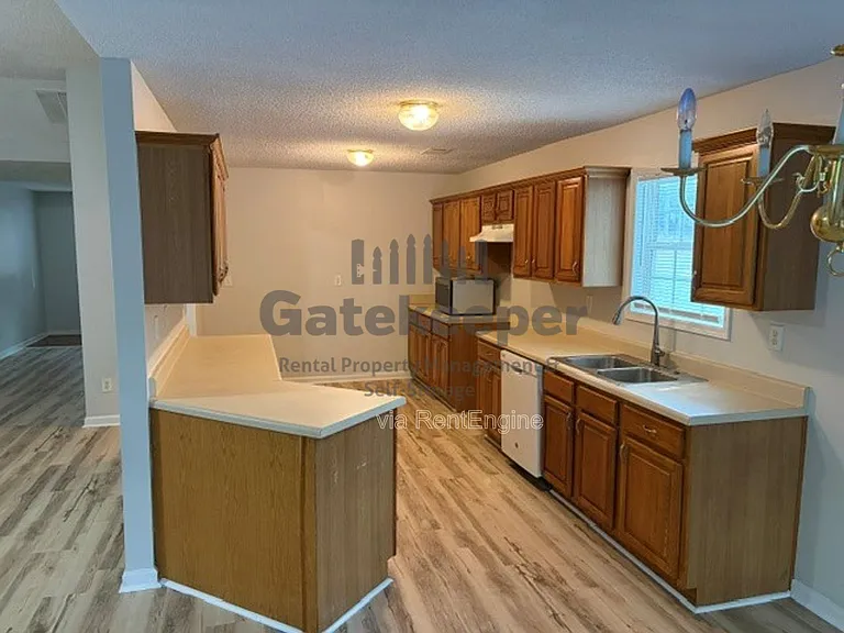 3161 Glen Hollow Dr — Photo 4