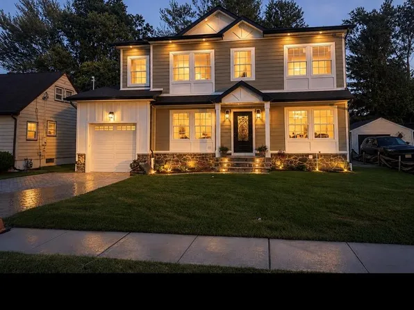 64 Alberta Dr, Saddle Brook, NJ 07663
