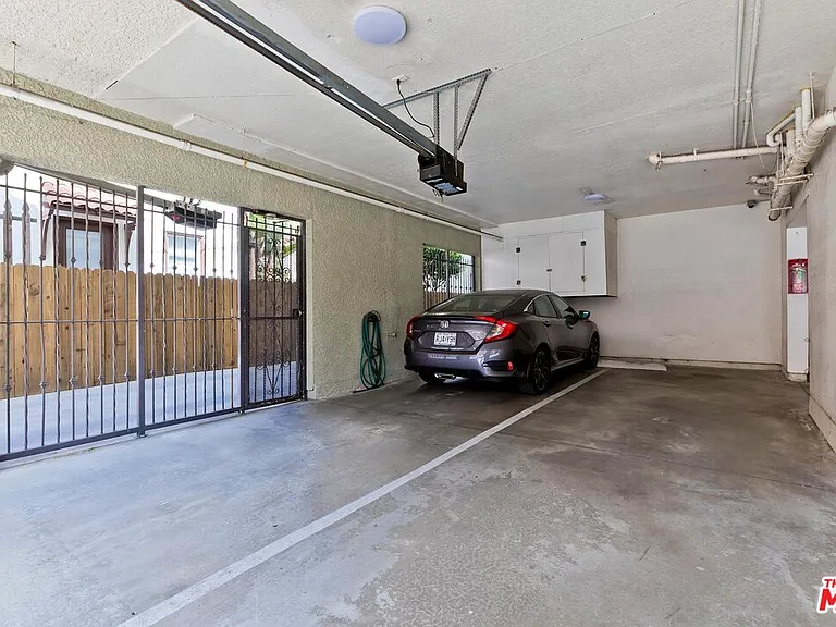 2138 E 1st St #1 — Photo 22
