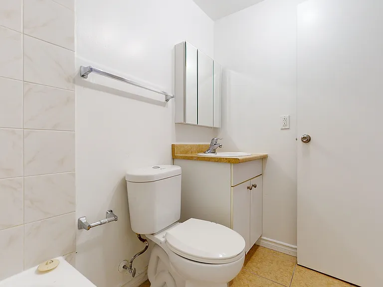 285 Loretta Ave S — Photo 35